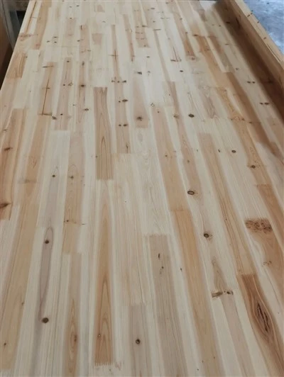 Lemn de brad folosit pentru mobilier