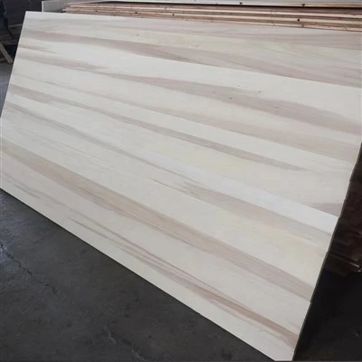 Placa din lemn de plop potrivita pentru mobilier